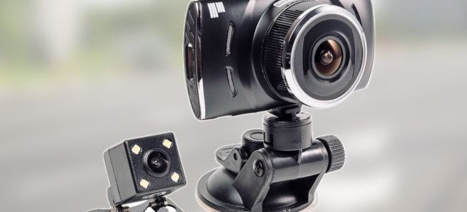 Как выбрать автомобильный видеорегистратор с двумя камерами